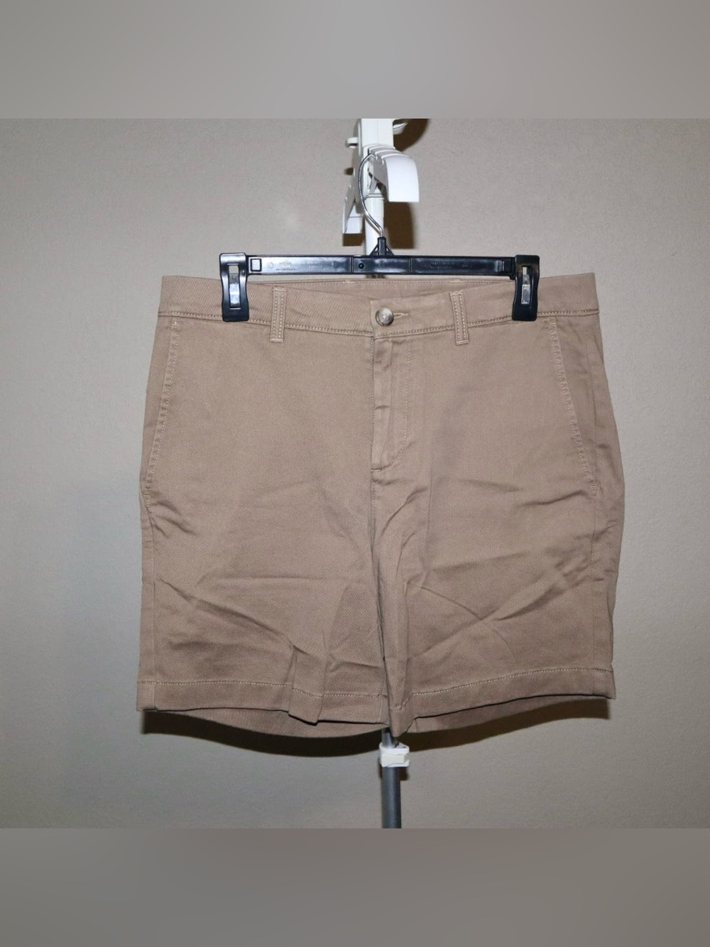 Roundtree & Yorke Men's Tan Flat-Front Shorts